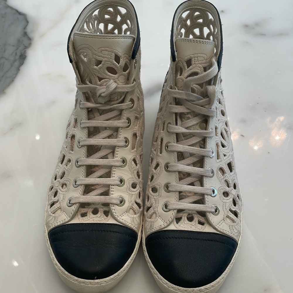 Chanel sneakers size 39.5